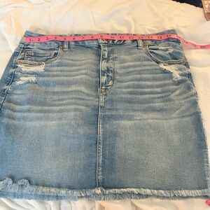 American Eagle next level stretch, curvy high-rise distressed mini skirt